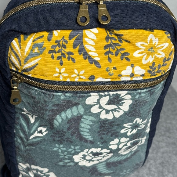 Red Clothes Pin Floral Women's Sling Bag - Picture 3 of 9